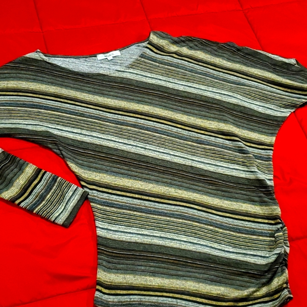 M.i.k.o womans top,size small